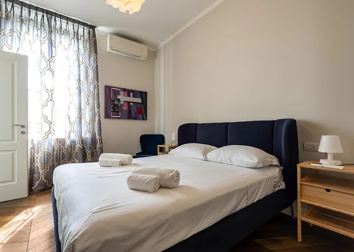 Citta Studi Elegant Huge Apartment